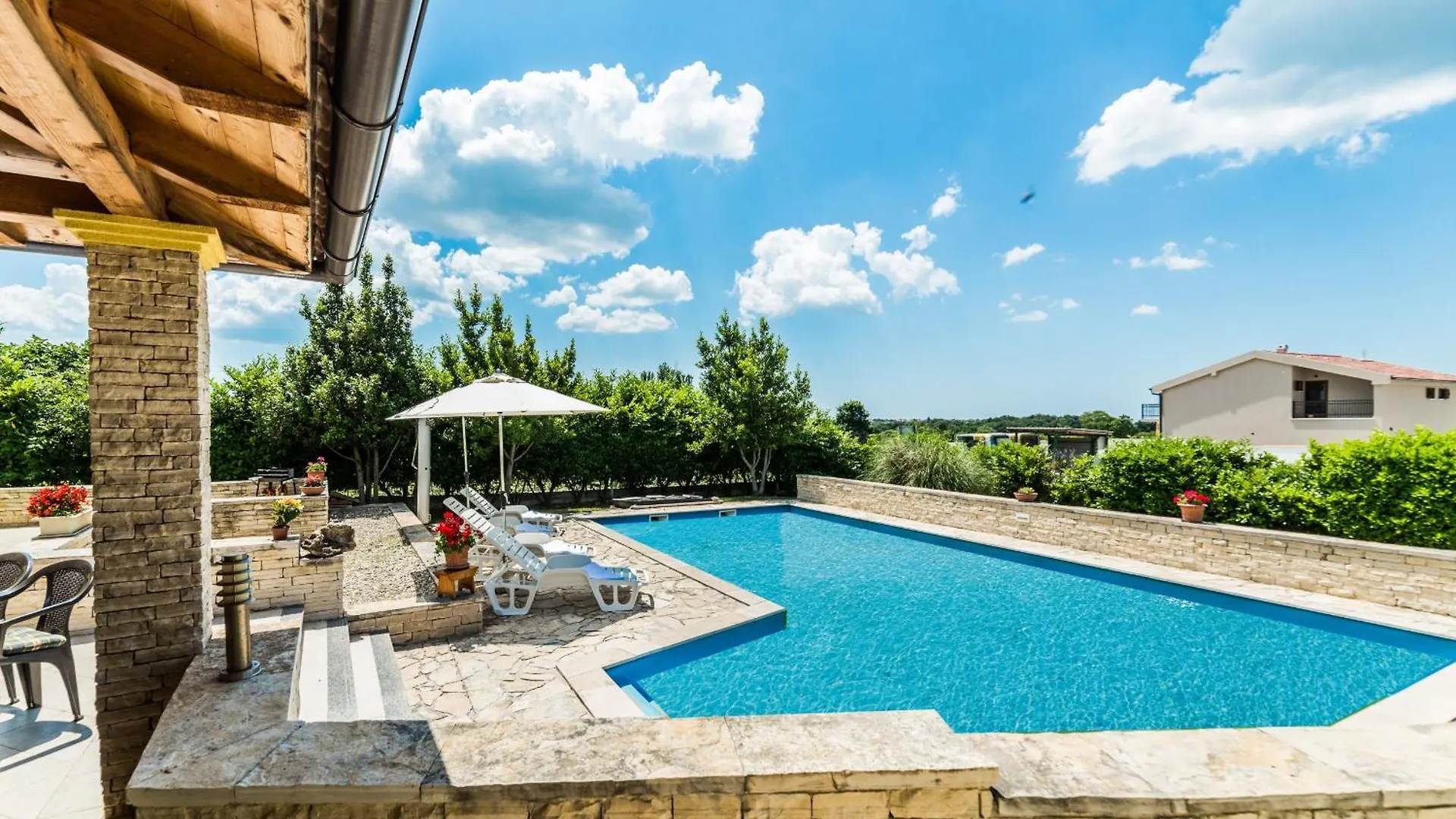 Villa Ana With Large Pool Policnik