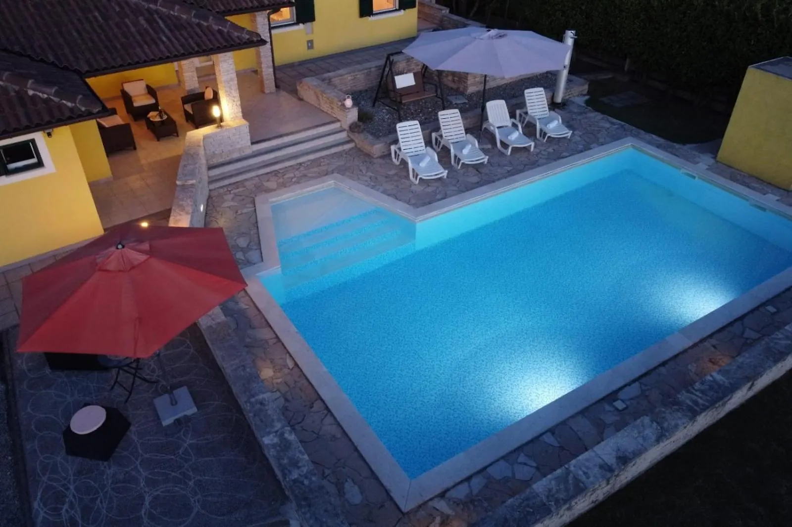 Villa Ana With Large Pool Policnik