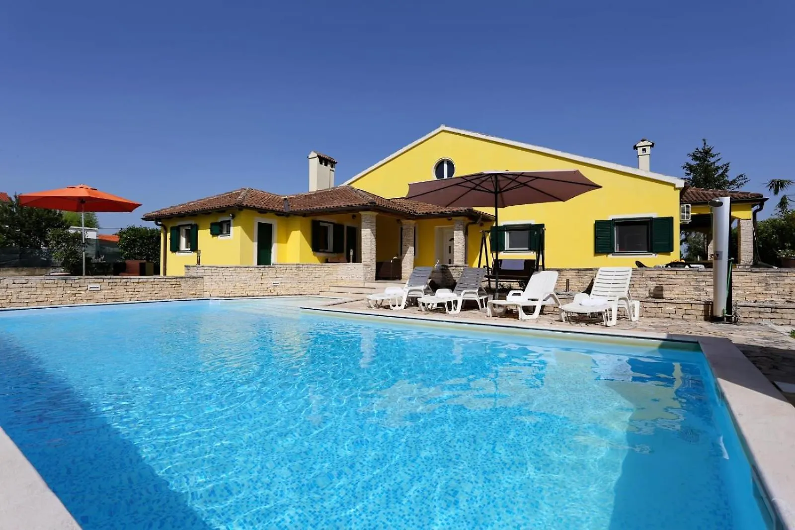 Villa Ana With Large Pool Policnik