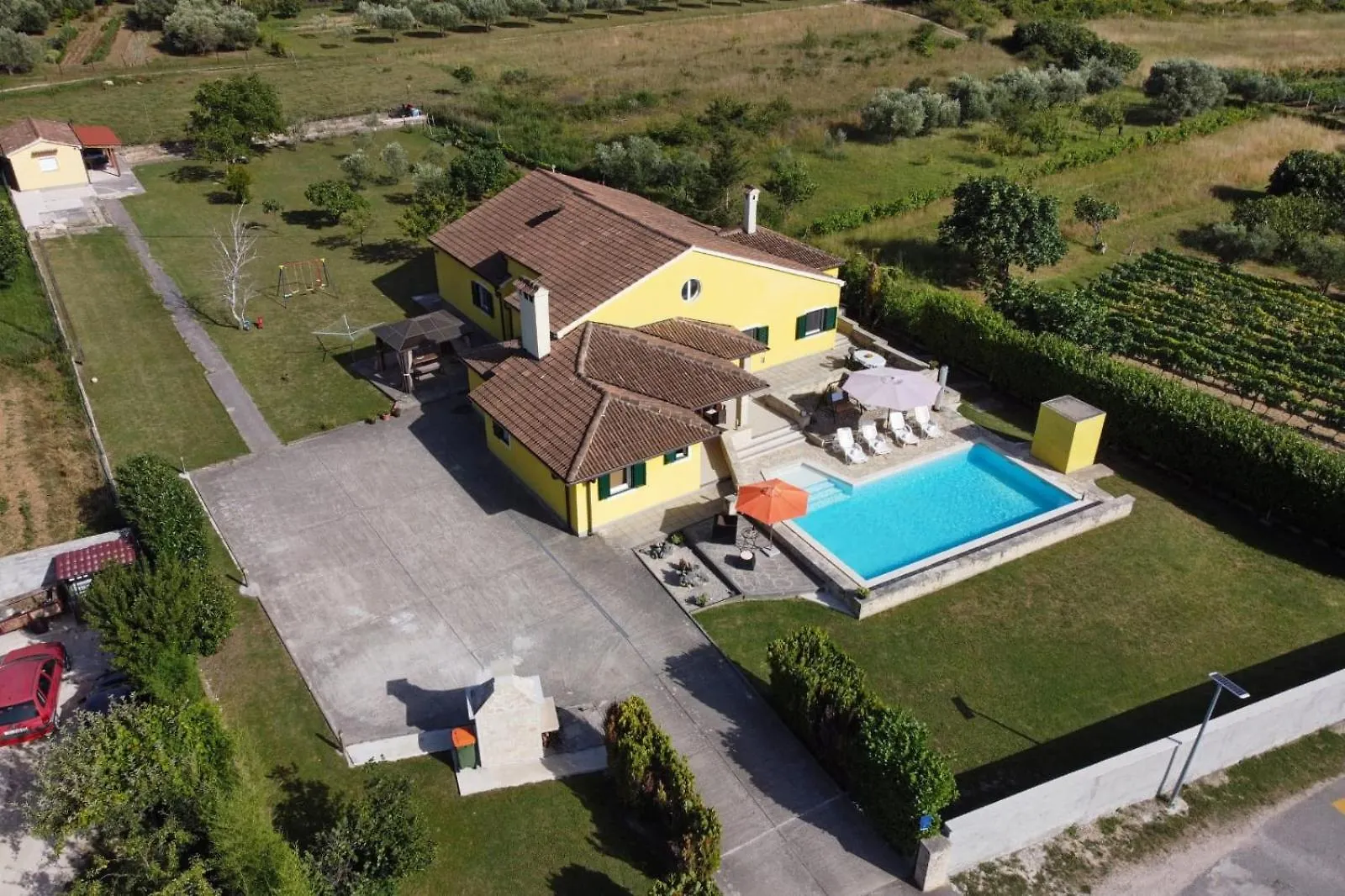 Villa Ana With Large Pool Policnik