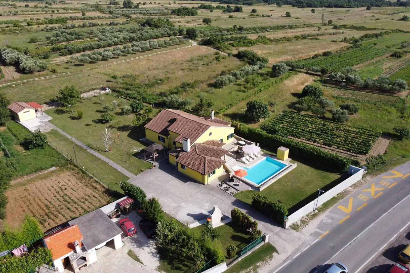 Villa Ana With Large Pool Policnik