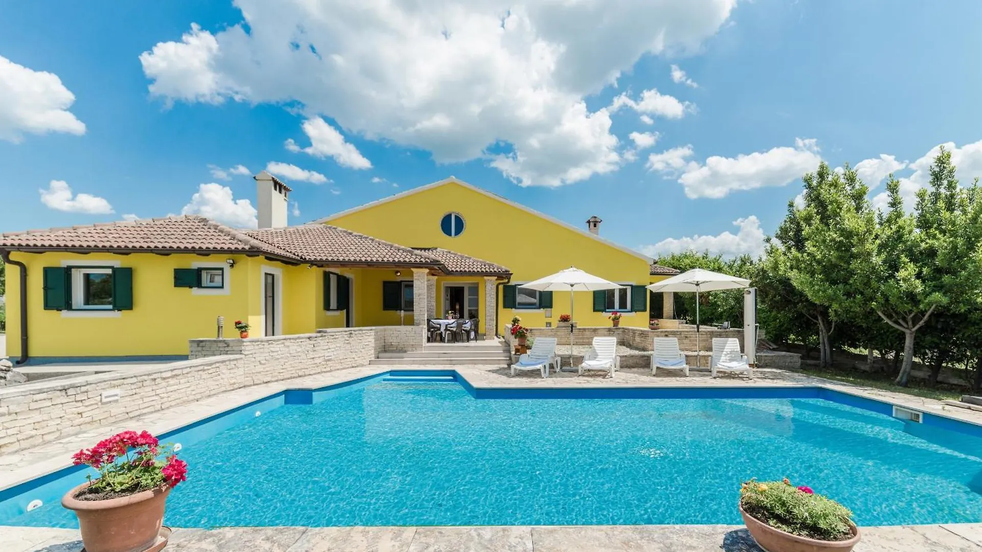 Villa Ana With Large Pool Policnik